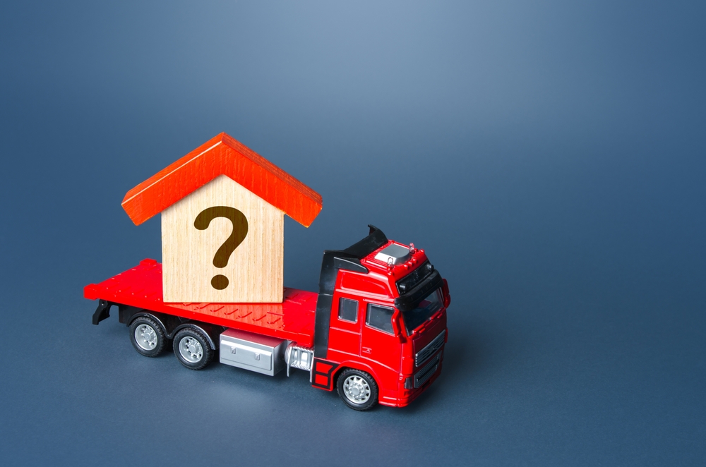 Model truck and house moving estimate concept